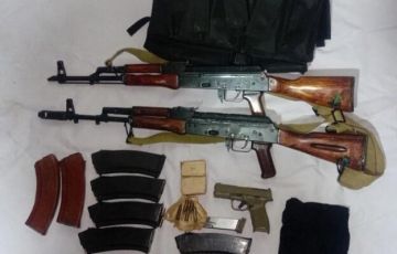 الجيش: توقيف 3 أشخاص لإطلاقهم النار ويضبط سيارة في داخلها كمية كبيرة من المخدرات الجيش: توقيف 3 أشخاص لإطلاقهم النار ويضبط سيارة في داخلها كمية كبيرة من المخدرات