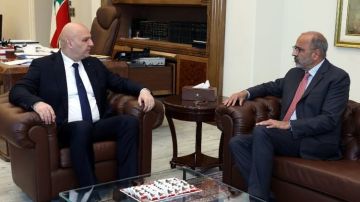 الرئيس عون بحث مع ريزا الاستعدادت لإطلاق نداء بهدف تأمين مساعدات للنازحين والمتضررين الرئيس عون بحث مع ريزا الاستعدادت لإطلاق نداء بهدف تأمين مساعدات للنازحين والمتضررين