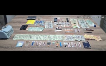 الجيش: توقيف مواطنين لتأليفهم عصابة لترويج العملة المزورة ولتعاطيهم المخدرات الجيش: توقيف مواطنين لتأليفهم عصابة لترويج العملة المزورة ولتعاطيهم المخدرات