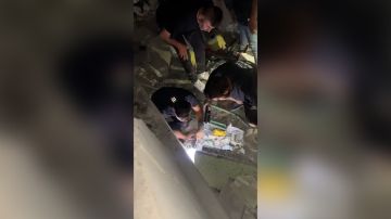 بالفيديو: أصوات جرحى تحت الأنقاض بالفيديو: أصوات جرحى تحت الأنقاض