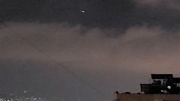 بالفيديو: صاروخ إيراني في سماء بيروت بالفيديو: صاروخ إيراني في سماء بيروت