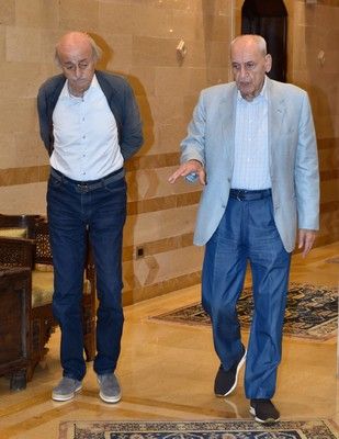 وصول جنبلاط إلى عين التينة للقاء بري وصول جنبلاط إلى عين التينة للقاء بري