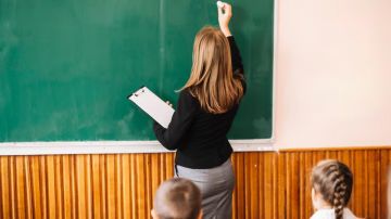 بشرى الى التلاميذ: مناهج جديدة العام المقبل!