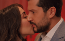 هي حفيدة الفنان الراحل إبراهيم مرعشلي.. قبلة حميمة تجمع بطلي مسلسل حب ع ورق (فيديو)