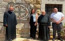 أربع لوحات فسيفسائية جديدة نفذت بإشراف المعهد الفني الأنطوني تزين دير مار يوحنا القلعة في بيت مري