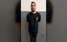 قوى الامن عممت صورة موقوف لقيامه بعمليات نصب واحتيال طالت عاملي خدمة التوصيل