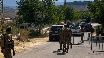 بدء دخول الدفعة الأولى من أهالي زوطر الغربية إلى البلدة لليوم الثاني برفقة الجيش اللبناني بدء دخول الدفعة الأولى من أهالي زوطر الغربية إلى البلدة لليوم الثاني برفقة الجيش اللبناني