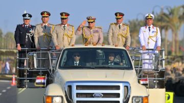 السيسي يشهد احتفالية افتتاح القيادة الاستراتيجية للدولة بالعاصمة الجديدة