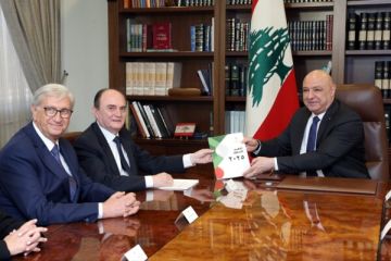 الرئيس عون تسلم التقرير السنوي للهيئة الوطنية لمكافحة الفساد الرئيس عون تسلم التقرير السنوي للهيئة الوطنية لمكافحة الفساد