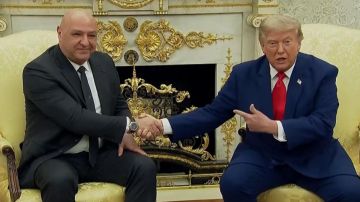 بالفيديو: ترامب ممازحا عون.. خذ مني ما تشاء بالفيديو: ترامب ممازحا عون.. خذ مني ما تشاء