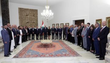 الرئيس عون اكد خلال استقباله وفد اللقاء الارثوذكسي ان حق الاختلاف مقدس والخلاف ممنوع ويجب المحافظة على سقف المصلحة الوطنية الرئيس عون اكد خلال استقباله وفد اللقاء الارثوذكسي ان حق الاختلاف مقدس والخلاف ممنوع ويجب المحافظة على سقف المصلحة الوطنية