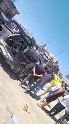 العثور على افعى داخل سيارة على طريق الفرزل العثور على افعى داخل سيارة على طريق الفرزل