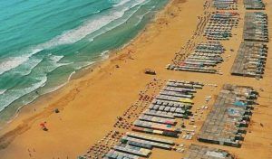 بين التفجيرات والسباحة بحر صور عصي على الاستسلام بين التفجيرات والسباحة بحر صور عصي على الاستسلام
