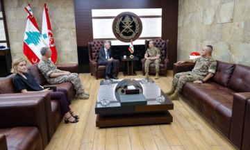 قائد الجيش بحث مع السفير الفرنسي بالأوضاع العامة والمستجدات في لبنان والمنطقة قائد الجيش بحث مع السفير الفرنسي بالأوضاع العامة والمستجدات في لبنان والمنطقة