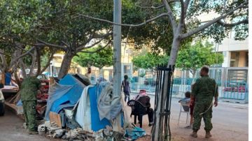 فوج حرس بيروت أزال خيما غير شرعية فوج حرس بيروت أزال خيما غير شرعية
