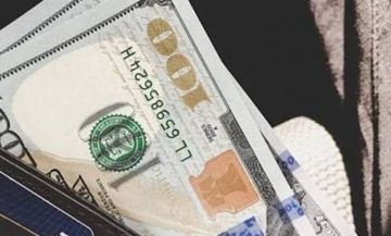 100 دولار مزورة تغزو الأسواق!