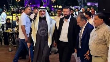 أحمد الحريري يشارك في الدبكة مع أبناء العشائر العربية خلال أحد الأعراس في منطقة البقاع