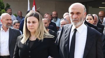 دموع جعجع وستريدا في وداع ريمون حنا بحدشيت دموع جعجع وستريدا في وداع ريمون حنا بحدشيت