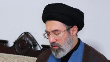 لغز مجتبى خامنئي... لماذا لم يظهر بعد؟ لغز مجتبى خامنئي... لماذا لم يظهر بعد؟