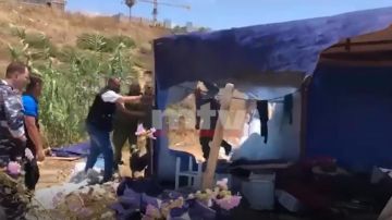 بالفيديو: لحظة إزالة خيم غير شرعية في بيروت بالفيديو: لحظة إزالة خيم غير شرعية في بيروت