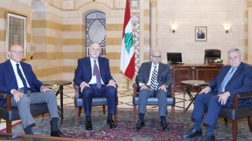 سلام بحث مع رؤساء الحكومات السابقين في الأوضاع سلام بحث مع رؤساء الحكومات السابقين في الأوضاع