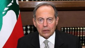 لحود رد على جنبلاط: كنا في مواجهة مع مسؤولين سوريين يتوسطون له لحود رد على جنبلاط: كنا في مواجهة مع مسؤولين سوريين يتوسطون له