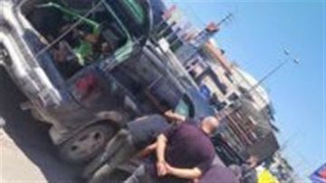 أفعى كبيرة داخل سيارة! أفعى كبيرة داخل سيارة!