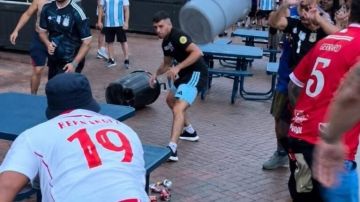 اشتباكات بين جماهير الأرجنتين قبل ساعات من مواجهة إنجلترا! (فيديو)
