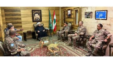مفتي صور لقائد الكتيبة الفرنسية: نؤكد أهمية استمرار اليونيفيل في دورها وضرورة تعزيز التعاون مع الجيش مفتي صور لقائد الكتيبة الفرنسية: نؤكد أهمية استمرار اليونيفيل في دورها وضرورة تعزيز التعاون مع الجيش