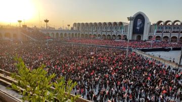 تشييع_إمام_المستضعفين... الملايين ووفود من العالم تودع الشهيد القائد وتشارك في الصلاة على جثمانه الطاهر(تقرير) تشييع_إمام_المستضعفين... الملايين ووفود من العالم تودع الشهيد القائد وتشارك في الصلاة على جثمانه الطاهر(تقرير)