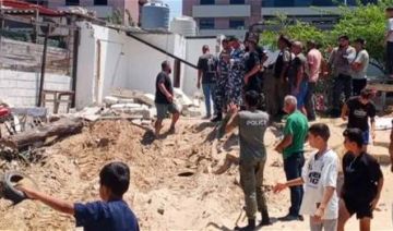القضاء يتحرك.. إزالة التعديات عن شاطئ مخيم جل البحر القضاء يتحرك.. إزالة التعديات عن شاطئ مخيم جل البحر