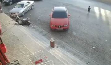 بالفيديو.. مواطن ينقذ طفلا من الدهس على أوتوستراد العبدة بالفيديو.. مواطن ينقذ طفلا من الدهس على أوتوستراد العبدة