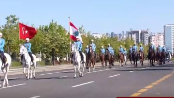 بالفيديو: بالمدافع والخيالة.. إستقبلوا الرئيس بالفيديو: بالمدافع والخيالة.. إستقبلوا الرئيس