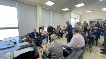 جولة لوزير الإقتصاد في مرفأ صيدا جولة لوزير الإقتصاد في مرفأ صيدا