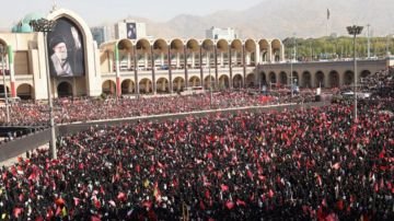 مراسم تشييع خامنئي انطلقت... وتهديدات! مراسم تشييع خامنئي انطلقت... وتهديدات!
