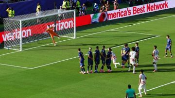أميركا تعبر إلى ثمن نهائي كأس العالم أميركا تعبر إلى ثمن نهائي كأس العالم