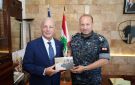 بالصور: السفير الأميركي في وحدة القوى السيارة