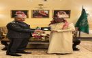  السفير السعودي السابق الدكتور وليد البخاري يكرم العميد موسى كرنيب بميدالية السفارة الفضية قبيل انتهاء مهامه في لبنان