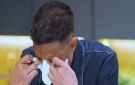 محمد حماقى يبكى على الهواء عند حديثه عن والده: مفتقده دايما