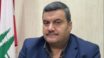 شادي السيد: مجلس النواب يعطي لكل فرد فيه 3000 دولار ويكتفي بزيادة 100 وحفنة من الدولارات لكل موظف في القطاع العام شادي السيد: مجلس النواب يعطي لكل فرد فيه 3000 دولار ويكتفي بزيادة 100 وحفنة من الدولارات لكل موظف في القطاع العام
