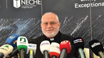 جامعة سيدة اللويزة تستقبل المهنئين بانتخاب رئيسها الجديد الأب ناجي خليل جامعة سيدة اللويزة تستقبل المهنئين بانتخاب رئيسها الجديد الأب ناجي خليل
