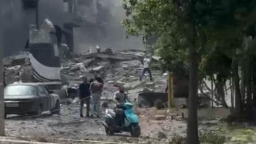 بالفيديو: المشهد بعد الغارة بالفيديو: المشهد بعد الغارة