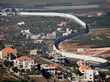 لبنان وإسرائيل يتفقان على قائمة دول مختصرة للإشراف على نزع سلاح حزب الله لبنان وإسرائيل يتفقان على قائمة دول مختصرة للإشراف على نزع سلاح حزب الله