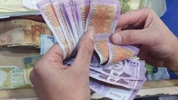 سوريا تودع الليرة القديمة.. ماذا حدث في 7 أشهر؟ وسر الخمس سنوات المقبلة سوريا تودع الليرة القديمة.. ماذا حدث في 7 أشهر؟ وسر الخمس سنوات المقبلة