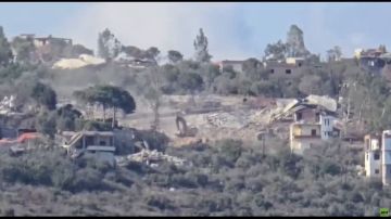 جنوب لبنان.. القوات الإسرائيلية تنفذ أعمال تجريف في بلدة المنصوري جنوب لبنان.. القوات الإسرائيلية تنفذ أعمال تجريف في بلدة المنصوري
