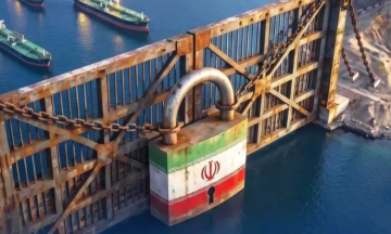 إيران تعلن إبقاء مضيق هرمز مغلقا رغم محادثاتها مع عمان لإنشاء ممر ملاحي موقت إيران تعلن إبقاء مضيق هرمز مغلقا رغم محادثاتها مع عمان لإنشاء ممر ملاحي موقت