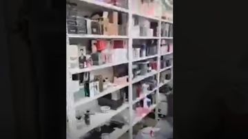 بالفيديو: دهم شقة وضبط عطور مقلدة بالفيديو: دهم شقة وضبط عطور مقلدة