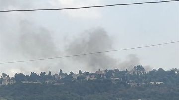الجيش الإسرائيلي يضرم النيران في الممتلكات في بلدة بيت ياحون