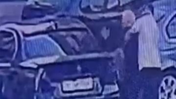 بالفيديو: خطفا فتاة في وضح النهار... ولن تصدقوا السبب! بالفيديو: خطفا فتاة في وضح النهار... ولن تصدقوا السبب!