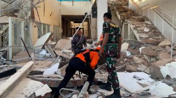 بالفيديو: لحظة الزلزال والهلع! بالفيديو: لحظة الزلزال والهلع!